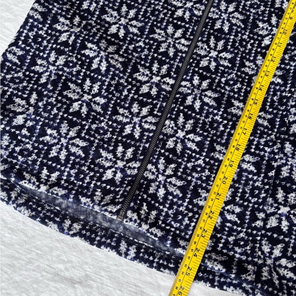 Talbots Nordic Faux Fur Snowflake Print Sleeveless Full Zip Vest Size Large - Picture 12 of 13